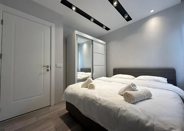 Ξενοδοχείο με διαμερίσματα Real Homes Lara Self Check-in 4*